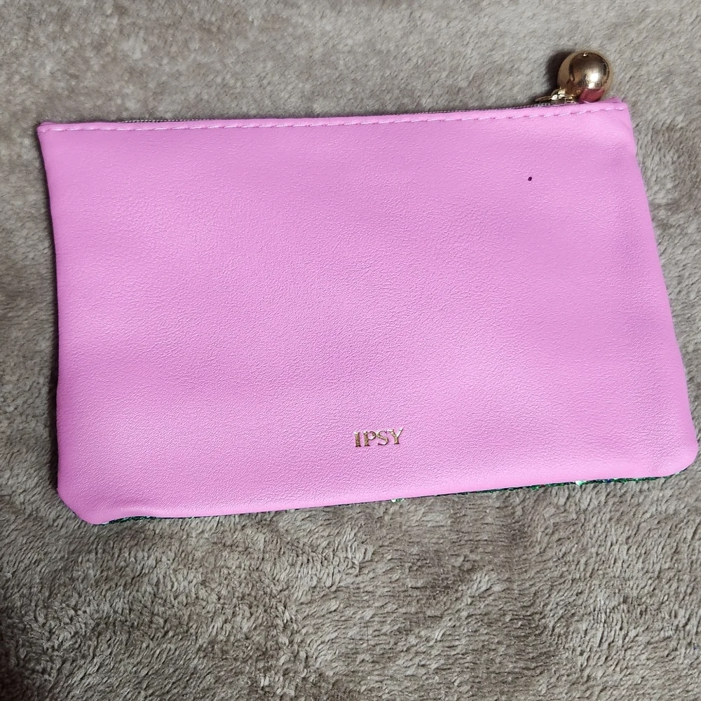 Ipsy Bag and eyeshadow bundle with Luna Magic makeup puff